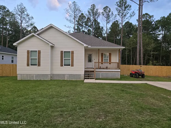 1711 E Lake Shore Dr, Carriere, MS 39426