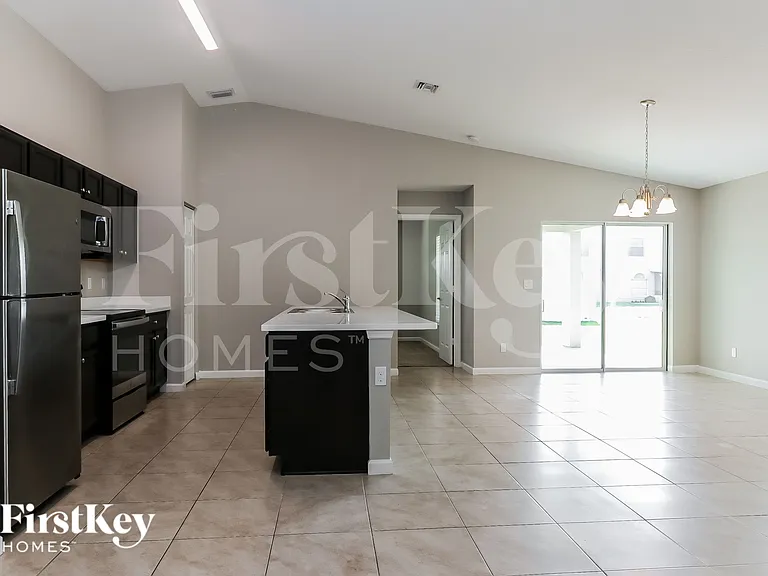 4275 SW Utterback St — Photo 5