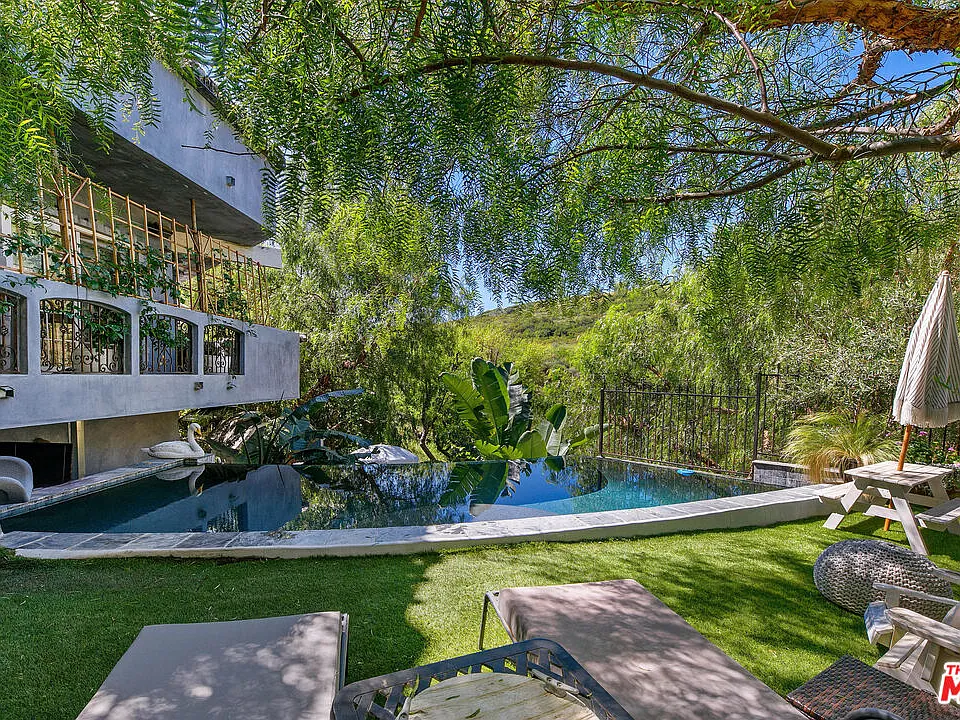 2851 Seabreeze Dr