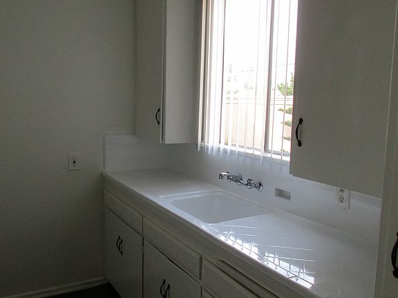 5th image of 825 E 46th St