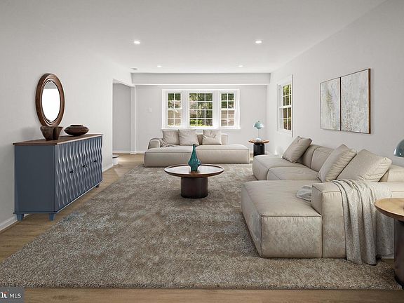 4th image of 2801 Village Ln