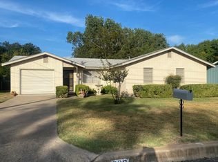 208 W Mulberry St, Fredericksburg, TX 78624