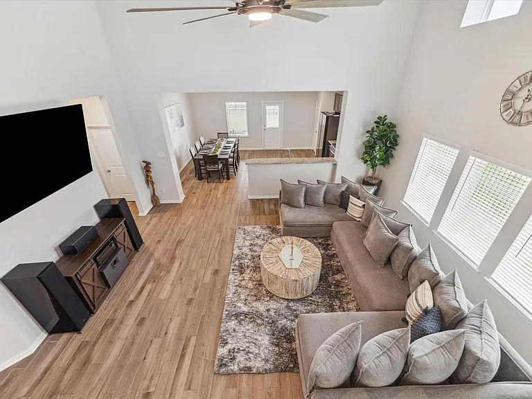 1523 Alpine Dr — Photo 9