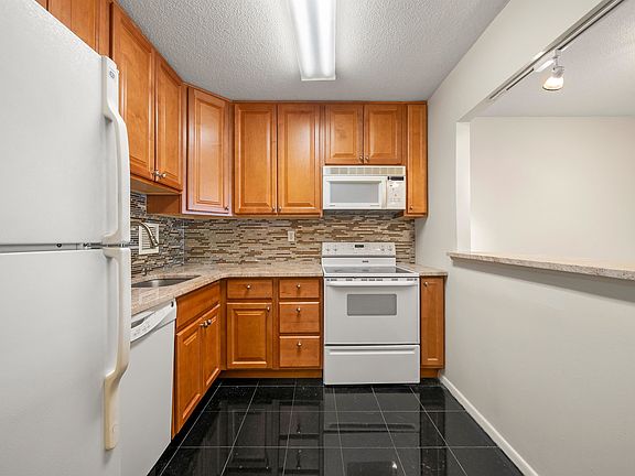 3rd image of 7855 Boulevard East APT 18K