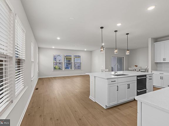 4th image of 623 Liberty Ridge Rd