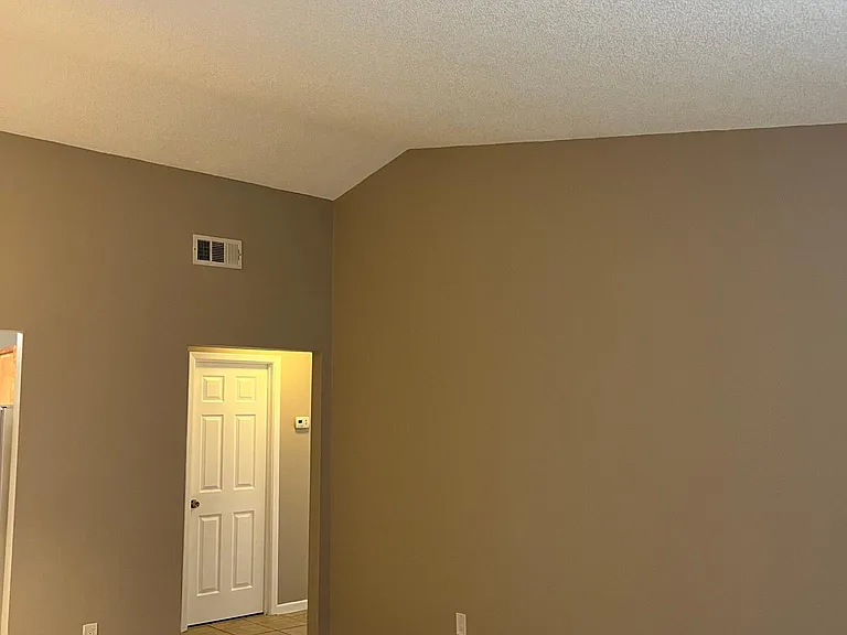 1836A Poinsettia Ave — Photo 2