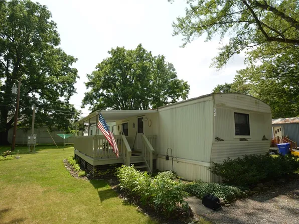 229 Marlette Dr, Farmington, NY 14425