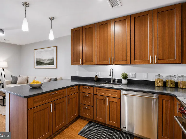 215 I St NE #103 — Photo 9