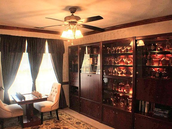 5th image of 1208 Plantation Lakes Cir