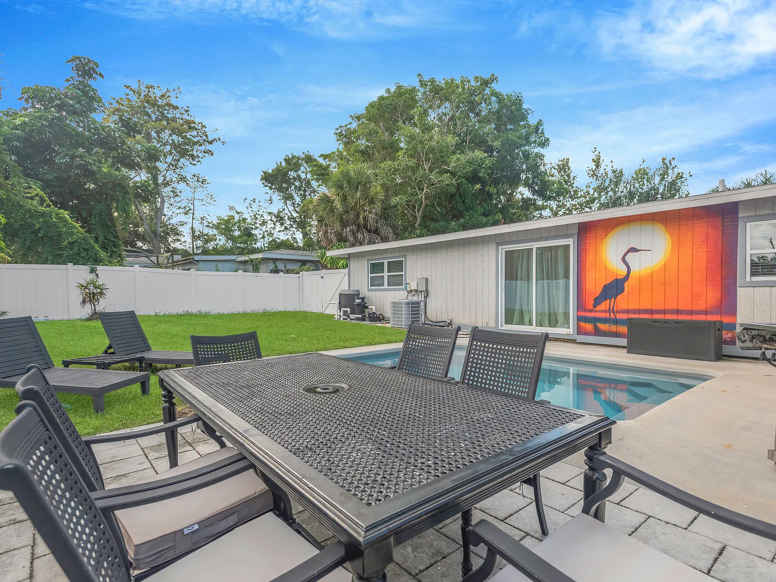 4 bed, 2200 sqft, $6,500 — Photo 4