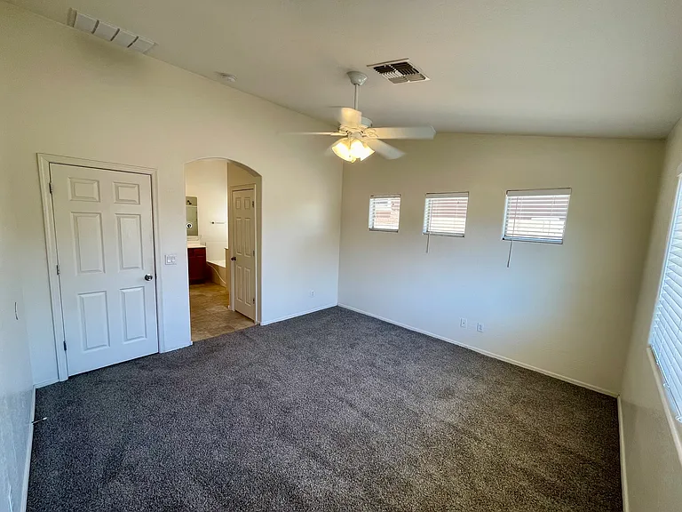 25853 W Elizabeth Ave — Photo 8