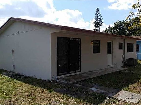 4th image of 2863 NW 193rd Ter