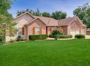 8318 Fairway Ln, Rogers, AR 72756