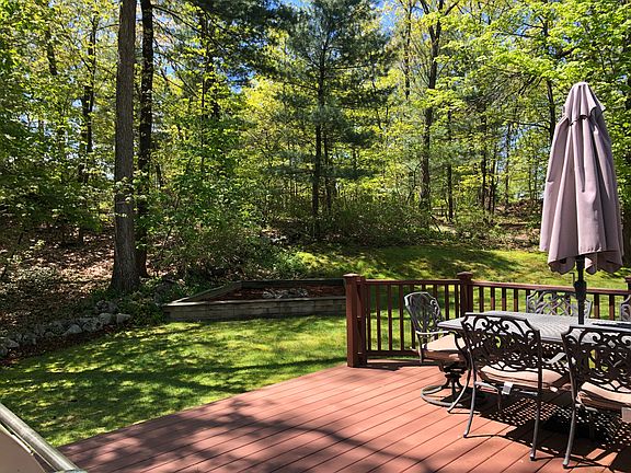Tranquil Back Yard w/privacy
