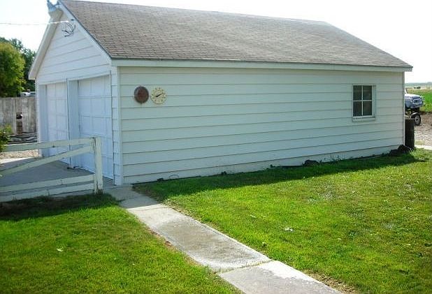 2nd image of 16725 Lake Ave