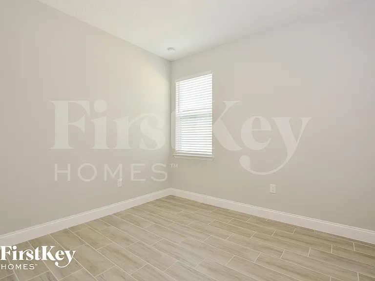 308 Camellia Ct — Photo 11