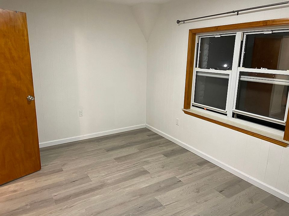 1st image of 307 Bay 8th St Floor 3