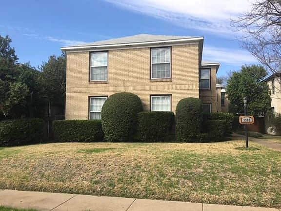 3905 Hawthorne is centrally located in the Oak Lawn area.