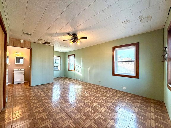 14th image of 200 Plum St