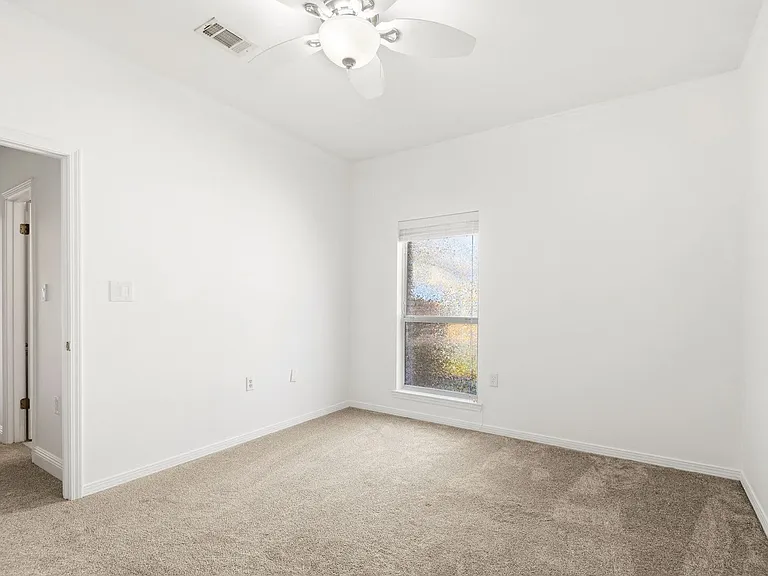 83 Lake Lorraine Cir — Photo 43