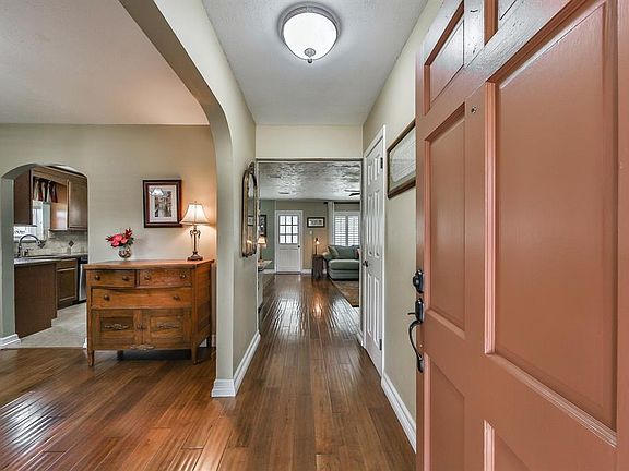 4th image of 1006 Sharie St