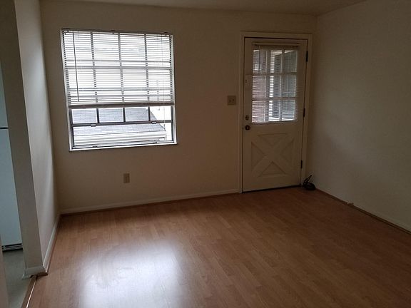 4th image of 1064 Highland St