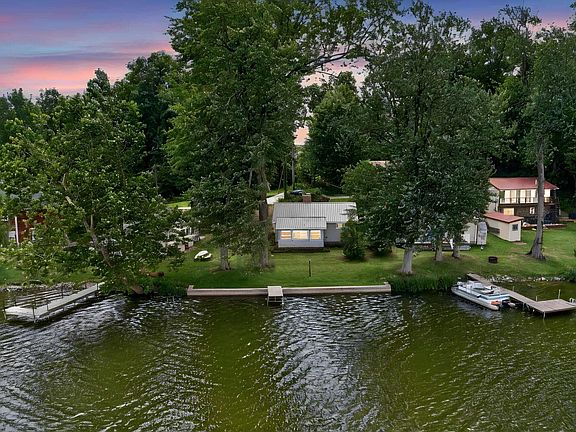 2nd image of 5484 W Sycamore Hill Ln