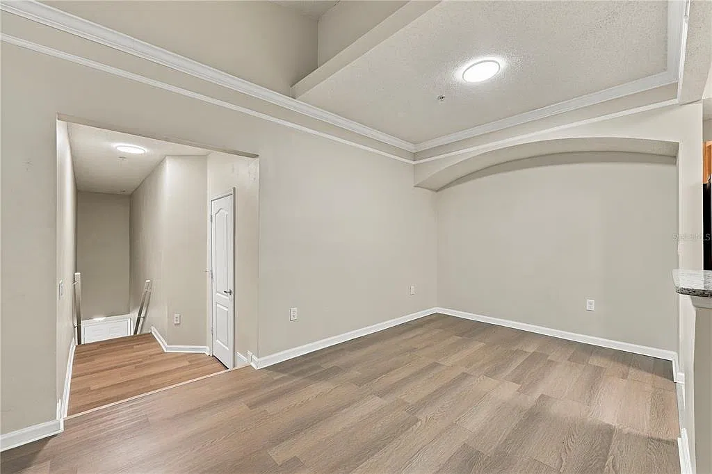 1 bed, 1.0 bath, 895 sqft, $1,490 — Photo 4