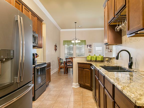 3rd image of 102 Dusty Canyon Dr