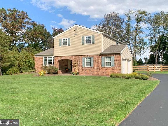 3rd image of 62 Carmelita Dr