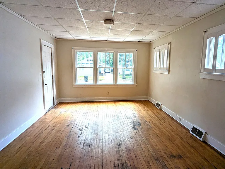 1042 Ada Ave — Photo 2