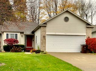 911 Cherrywood Cir, Portland, MI