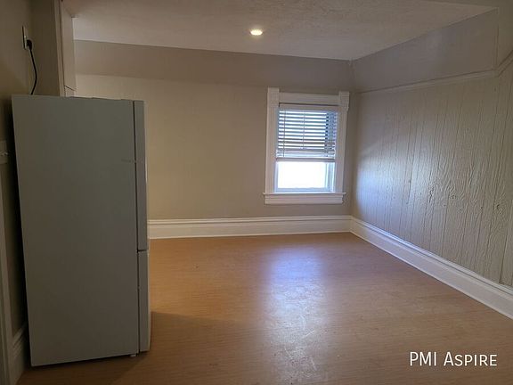3rd image of 1331 Columbine St #2D