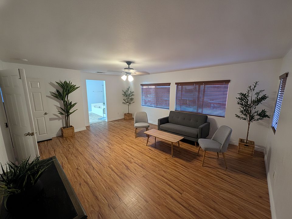 1st image of 542 Suncup Cir