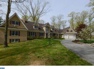 8 Fox Run Ln, Newtown Square, PA 19073