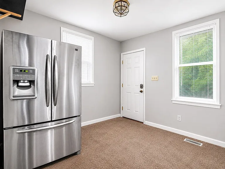 227 E Northwood Ave — Photo 10
