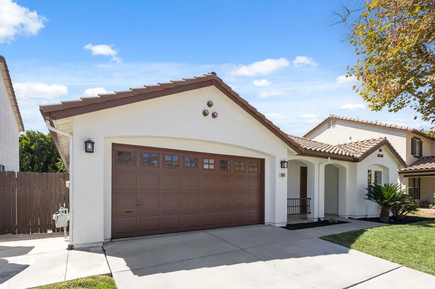 609 Roadrunner Dr photo 1