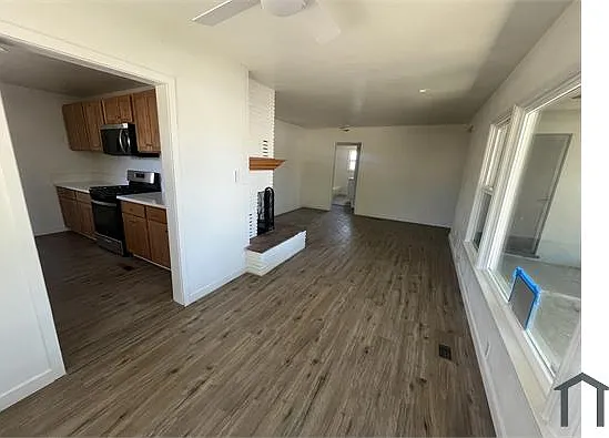 3 bed, 1930 sqft, $2,646 — Photo 4