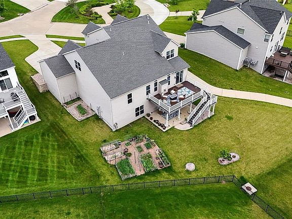 3rd image of 310 Claymoore Ct