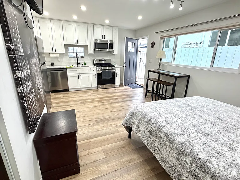 964 Florence St #3 — Photo 6