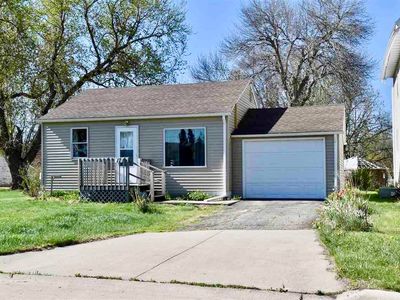 17 E Ave W, Lake Park, IA, 51347