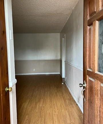 4th image of 7232 Kraft Ave