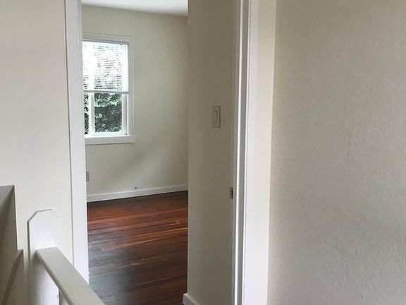 5th image of 608 Oak Dr APT A
