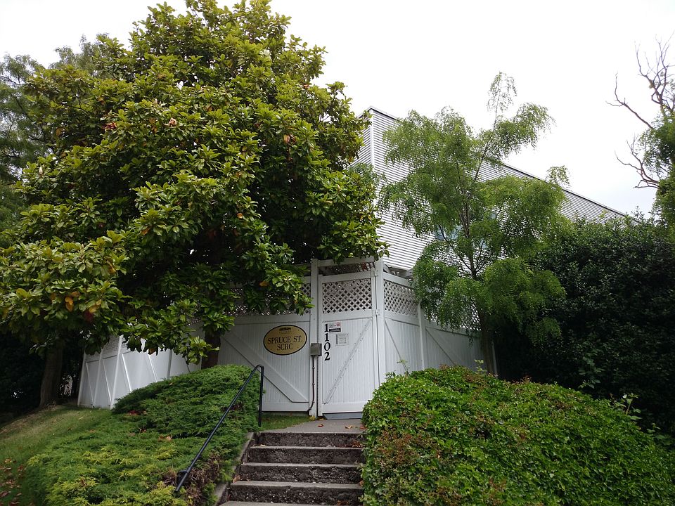 2nd image of 1102 E Spruce St