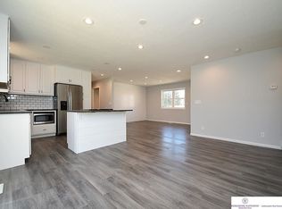 103 S 10th St, Fort Calhoun, NE 68023