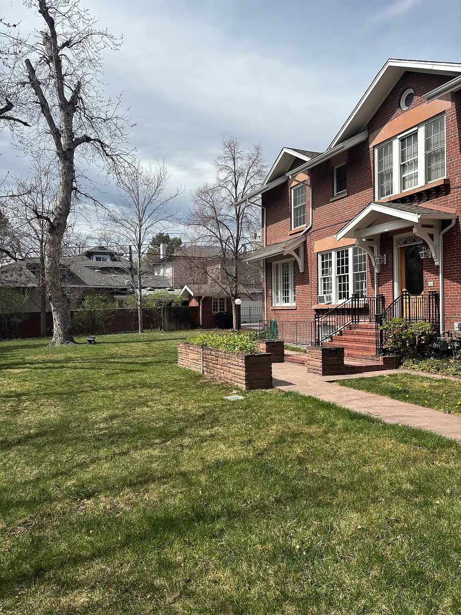 Building Photo - 725 N Corona St #6
