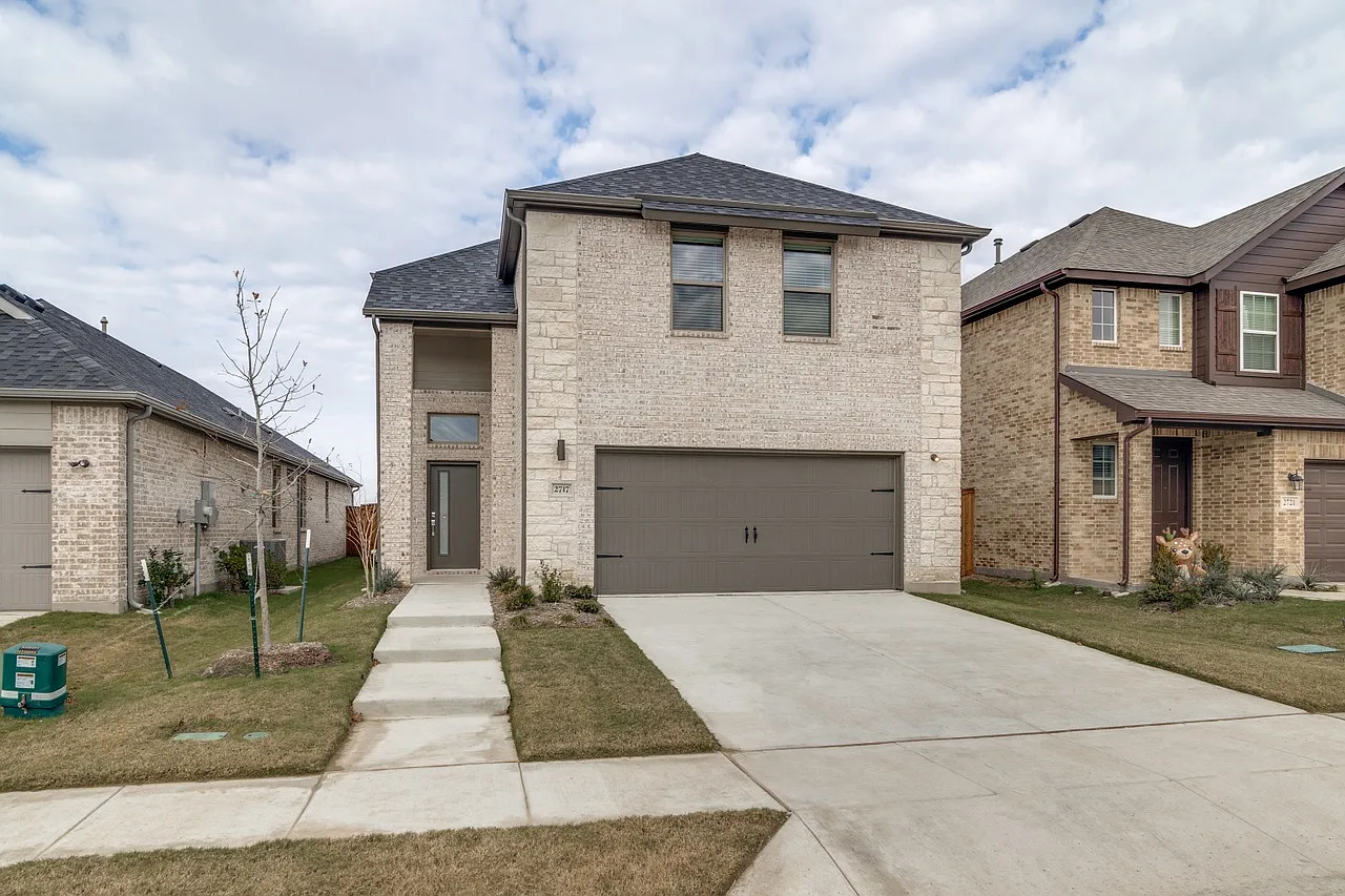 3 bed, 1935 sqft, $2,099 — Photo 1