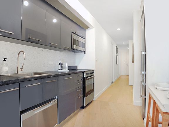 4th image of 20 Exchange Pl APT 2206
