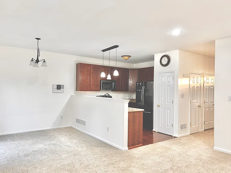 1077 Tudor Dr — Photo 8