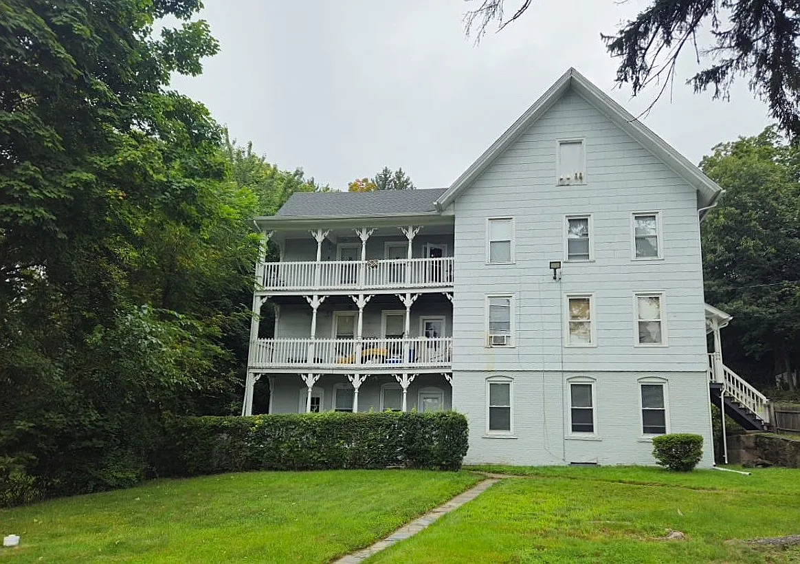 3 bed, $1,950 — Photo 1